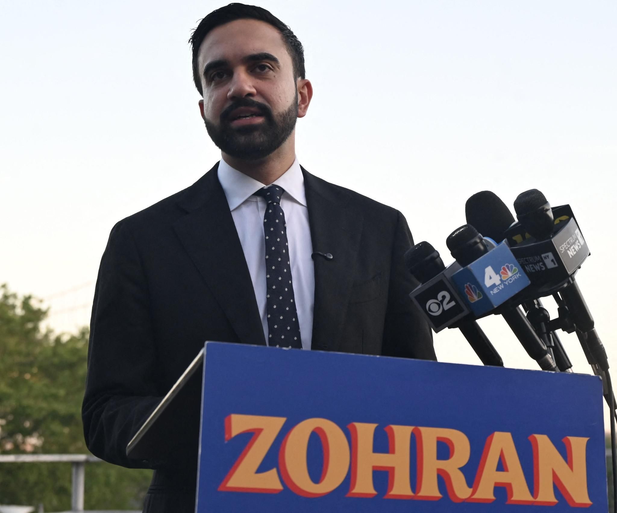 Un candidat contesté à la mairie de New York : Zohran Mamdani et ses controversées alliances