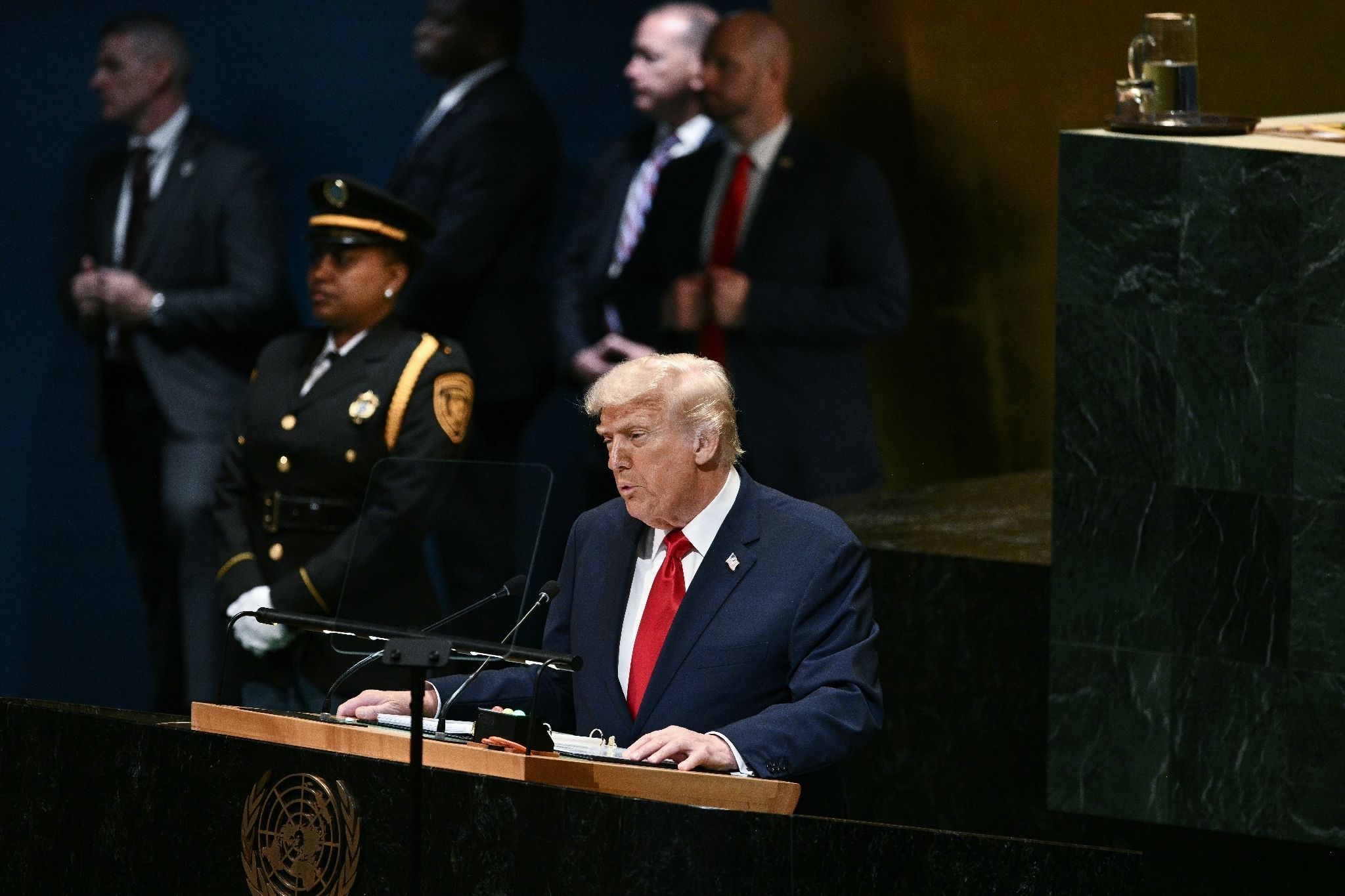Trump met fin à l’arnaque verte : les Démocrates déclarent la guerre