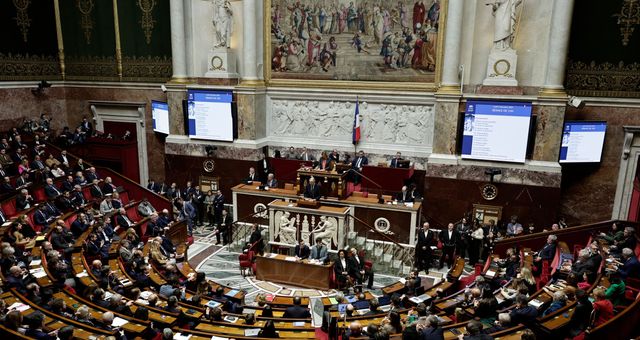 La crise économique française s’aggrave : le Parlement détruit les dernières chances de réforme